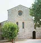 La faade de l'abbatiale...