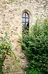 Une fentre de la chapelle de l'ancienne lproserie...