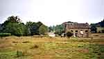 Le site de l'ancienne abbaye,
       dans les arbres l'emplacement de l'abbatiale...